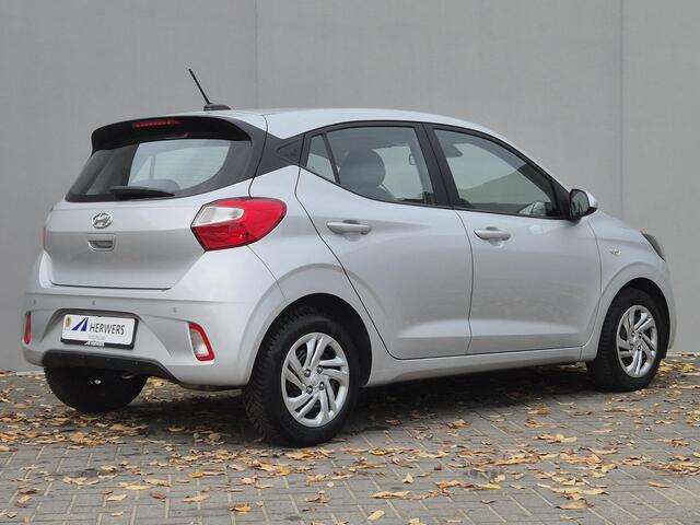 Hyundai I 10 1.0 i- Comfort Handgeschakeld / Airco / Stuur-, en Stoelverwarming / Cruise control / Parkeersensoren achter / Elektrische ramen voor / DAB radio / Dealer onderhouden /