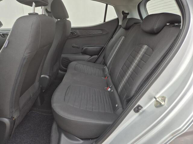 Hyundai I 10 1.0 i- Comfort Handgeschakeld / Airco / Stuur-, en Stoelverwarming / Cruise control / Parkeersensoren achter / Elektrische ramen voor / DAB radio / Dealer onderhouden /