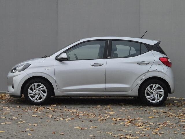Hyundai I 10 1.0 i- Comfort Handgeschakeld / Airco / Stuur-, en Stoelverwarming / Cruise control / Parkeersensoren achter / Elektrische ramen voor / DAB radio / Dealer onderhouden /