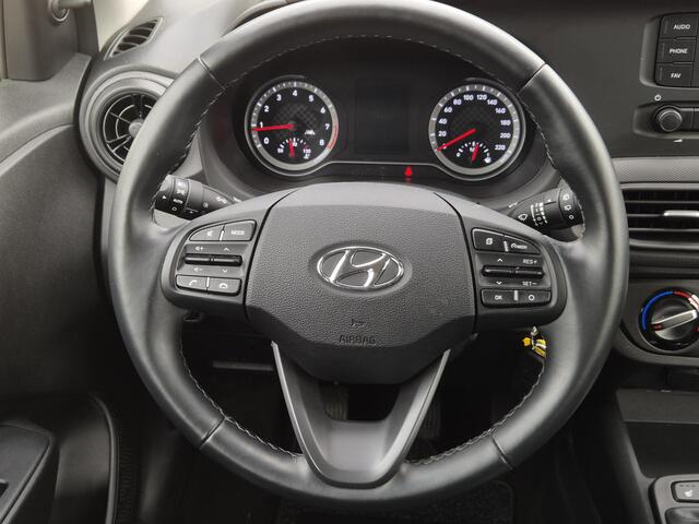 Hyundai I 10 1.0 i- Comfort Handgeschakeld / Airco / Stuur-, en Stoelverwarming / Cruise control / Parkeersensoren achter / Elektrische ramen voor / DAB radio / Dealer onderhouden /