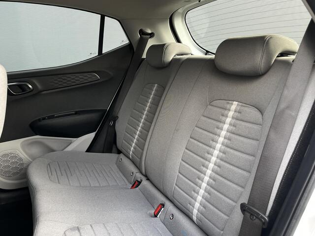 Hyundai I 10 1.0 Premium / Dealer onderhouden / Navigatie / Climate control / Camera / Parkeersensoren / Cruise / Apple carplay & Android auto /