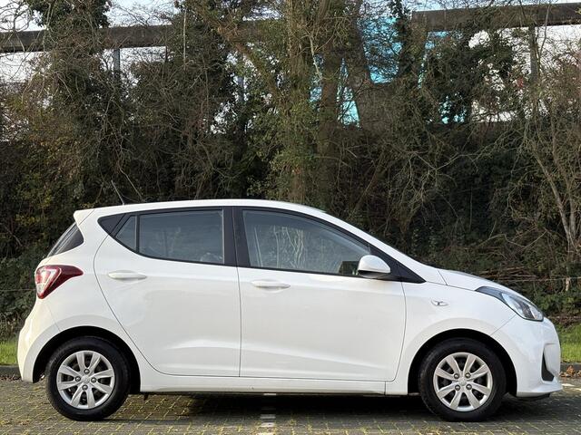 Hyundai I 10 5drs 1.0i 67pk Comfort | Navigatie | Apple Carplay-Android Auto | Cruise control | Elektrisch verstelbare spiegels | Elektrische ramen voor en achter |