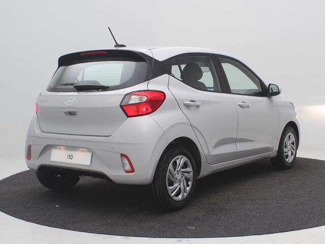 Hyundai I 10 1.0 AUTOMAAT Comfort Limited / ¤ 1.250,- Voordeel op de nieuwprijs / Prijs is rijklaar / Direct Leverbaar / Navigatie / Camera / Apple Carplay & Anroid Auto / Bluetooth / Airco /