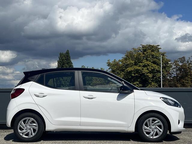 Hyundai I 10 1.0 Comfort Smart | ¤2600 KORTING | CAMERA | ZWART DAK |