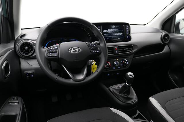 Hyundai I 10 1.0 Comfort Smart / ¤ 1.250,- Voordeel op de nieuwprijs / Prijs is rijklaar / Direct Leverbaar / Navigatie / Camera / Apple Carplay & Android Auto / Bluetooth / Airco /