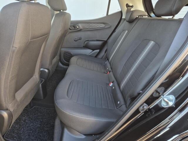 Hyundai I 10 1.0 Premium Handgeschakeld / Fabrieksgarantie tot 09-2029 / Stuur en Stoel verwarming / Achteruitrijcamera / Navigatie via Apple Carplay/Android Auto / Cruise control / Airco /