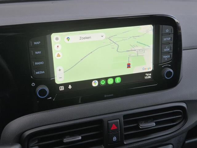 Hyundai I 10 1.0 Premium 5-zits Automaat / Fabrieksgarantie tot 04-2030 / Dealer onderhouden / Apple Carplay Android Auto / Achteruitrijcamera / Airco / Cruise control / Parkeersensoren achter /