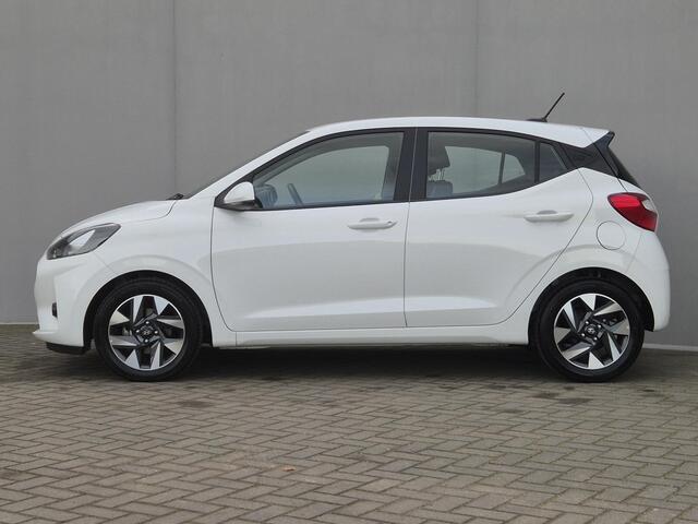 Hyundai I 10 1.0 Premium 5-zits Automaat / Fabrieksgarantie tot 04-2030 / Dealer onderhouden / Apple Carplay Android Auto / Achteruitrijcamera / Airco / Cruise control / Parkeersensoren achter /