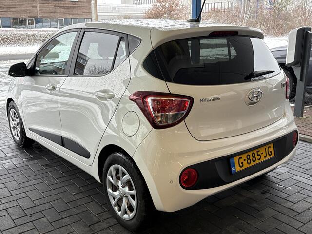 Hyundai I 10 1.0i Premium | Stoelverwarming | Cruise Control | Parkeersensoren | Navigatie & Carplay |