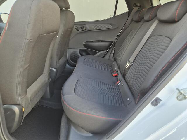 Hyundai I 10 1.0 T-GDI N Line 5-zits Handgeschakeld / Fabrieksgarantie tot 11-2028 / Allseason banden / Dealer onderhouden / Stuur-, en Stoel verwarming / Cruise control / Achteruitrijcamera / Apple Carplay Android Auto / Climate control /