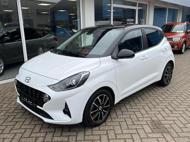 Hyundai I 10 1.0 Comfort Smart 5-zits Automaat Bi-tone wit met zwart dak, AppleCarPlay/AndroidAuto, navigatie, achteruitrij camera, cruise control, parkeersensoren achter,