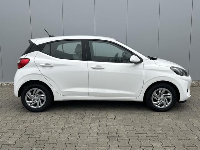 Hyundai I 10 1.0 Premium / 1500 Voordeel / Snel Uit Voorraad Leverbaar / Navigatie / Cruise Control /