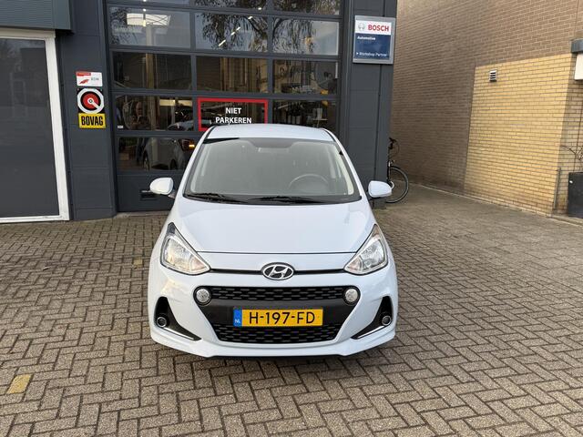 Hyundai I 10 1.0i Premium / Airco/ Navigatie/ Cruise/ Apple carplay/ Stoelverwarming/ PDC/ LED