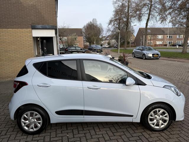 Hyundai I 10 1.0i Premium / Airco/ Navigatie/ Cruise/ Apple carplay/ Stoelverwarming/ PDC/ LED