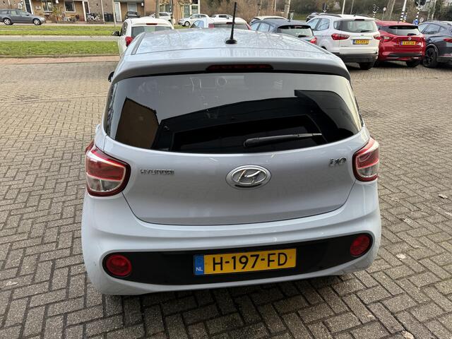 Hyundai I 10 1.0i Premium / Airco/ Navigatie/ Cruise/ Apple carplay/ Stoelverwarming/ PDC/ LED