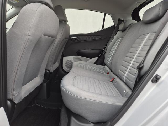 Hyundai I 10 1.0 Comfort Smart 5-zits Handgeschakeld / Origineel NL'se Auto / Fabrieksgarantie tot 08-2030 / Navigatie / Apple Carplay Android Auto / Achteruitrijcamera / cruise control / Parkeersensoren achter /