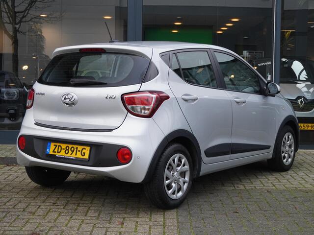 Hyundai I 10 1.0i Comfort 5p. AUTOMAAT / 26.000KM!! / 1E EIGENAAR / DEALER ONDERHOUDEN / NAVI / SMART PACK / PDC A / AIRCO / BLUETOOTH / DAB / APPLE CARPLAY / ANDROID AUTO / 14''