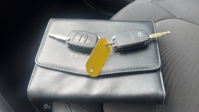 Hyundai I 10 1.0i Premium,Cruise, Navi, PDC, Stoelverwarm