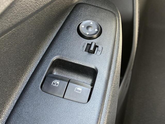 Hyundai I 10 1.0 Comfort Smart 5-zits Automaat / Fabrieksgarantie t/m 06-2029 / Dealer onderhouden / Stuur- en stoelverwarming / Navigatie / Apple Carplay Android / Camera / 15" LM wielen & All Season banden /