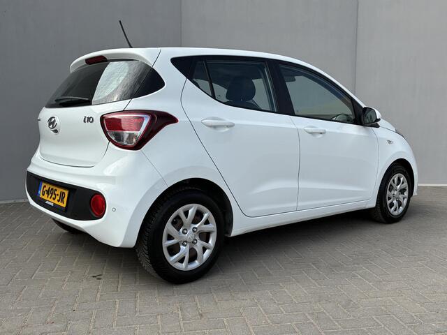 Hyundai I 10 1.0i Comfort / Volledig onderhouden / Navigatie / Cruise Control / Apple Carplay/Android Auto / DAB / Parkeersensoren achter / All-Season Banden /
