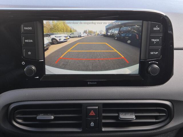 Hyundai I 10 1.0 / All season banden / Stuur- & Stoel verwarming / Navigatie via Apple Carplay of Android Auto / Climate control / Achteruitrijcamera / Cruise control / Elektrische ramen voor /