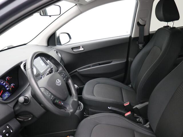 Hyundai I 10 1.0i i-Premium / 1e Eigenaar / Navigatie / Cruise Control / Android Auto/Apple CarPlay / Origineel Nederlands / Lichtmetalen Velgen / Privacy Glass / Winterbandenset / Stoelverwarming voor / Airco Climate Control /