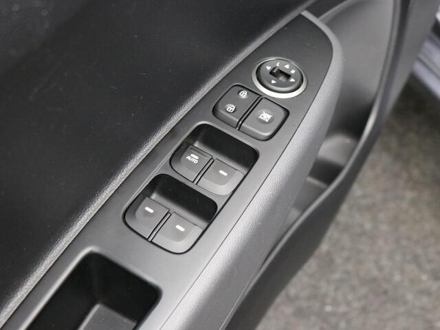 Hyundai I 10 1.0i i-Premium / 1e Eigenaar / Navigatie / Cruise Control / Android Auto/Apple CarPlay / Origineel Nederlands / Lichtmetalen Velgen / Privacy Glass / Winterbandenset / Stoelverwarming voor / Airco Climate Control /