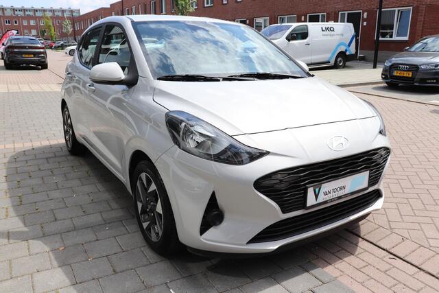 Hyundai I 10 1.0 Comfort 5-zits Uniek! lage km stand. voorzien van Apple Carplay/Android Auto