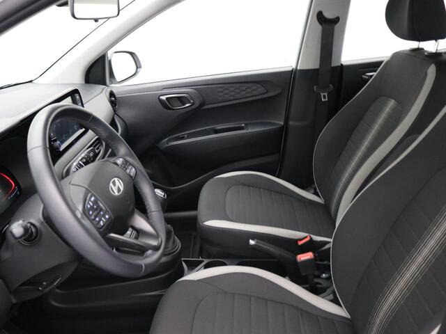 Hyundai I 10 1.0 Comfort "Edition" / Apple CarPlay & Android Auto / 14" LMV / Cruise Control / i10 Edition Striping / NL Auto / Dealer onderhouden / 1ste Eigenaar / Airco / Lichtsensor / Fabrieksgarantie tot 25-10-2029 /