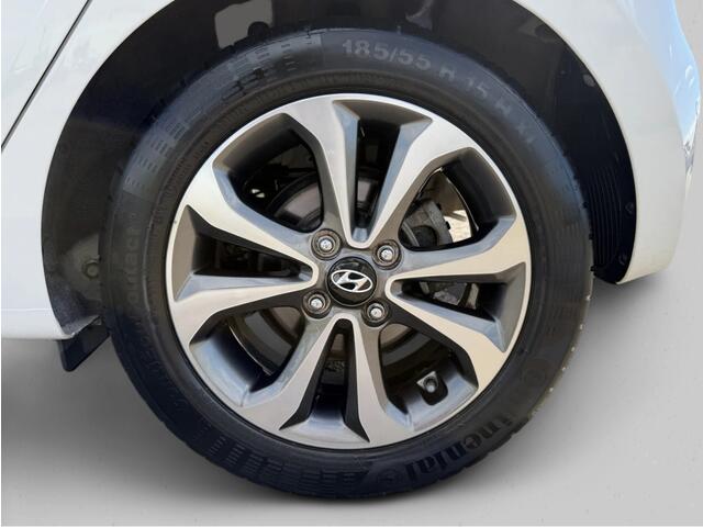 Hyundai I 10 1.0i Comfort 5p. Automaat | 32.719 km | Clima | Navi | Stoel- & Stuurverwarming | PDC
