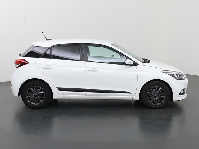 Hyundai I 20 1.0 T-GDI Black Edition | Navigatiesysteem | Parkeercamera | Cruise Control | Lederen Stuurwiel