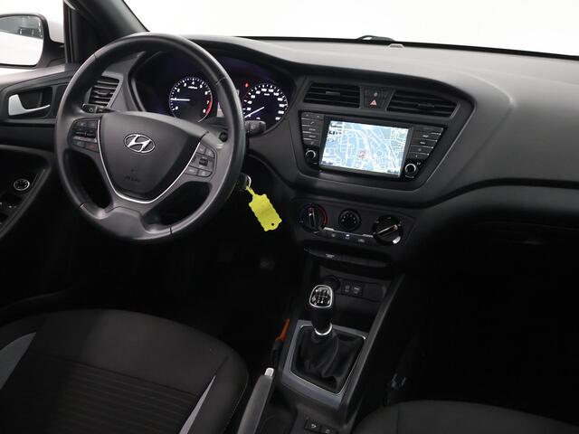 Hyundai I 20 1.0 T-GDI Black Edition | Navigatiesysteem | Parkeercamera | Cruise Control | Lederen Stuurwiel