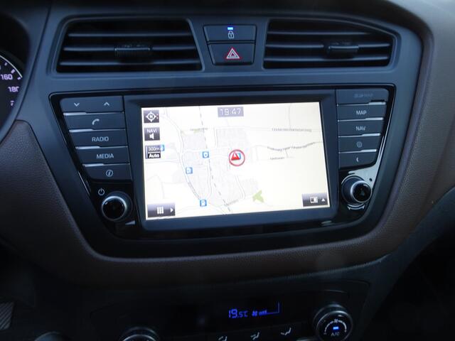Hyundai I 20 1.0 T-GDI Comfort Automatische airco, navigatie, cruise controle, parkeersensoren, achteruitrij camera, trekhaak, enz.