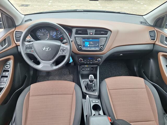 Hyundai I 20 1.0 T-GDI TREKHAAK / CLIMA/CAMER/NAVI/PDC