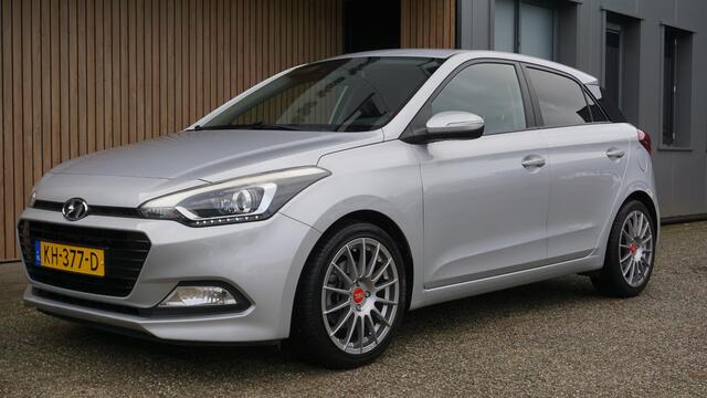 Hyundai I 20 1.0 T-GDI 100pk 5Drs Comfort 17inch LM Navi LED A-Camera Clima DAB *NL auto* Sportief! 130284km!