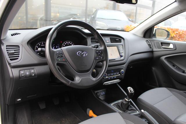 Hyundai I 20 Coupé 1.0 T-GDI Comfort | Rijklaar | Navi | Trekhaak | Cruise | DAB+ | Clima | Bluetooth | Camera |