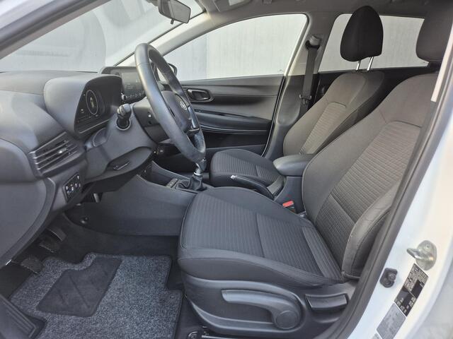 Hyundai I 20 1.0 T-GDI Comfort Smart Handgeschakeld / Fabrieksgarantie tot 09-09-2026 / Dealer onderhouden / Allseason banden / Navigatie via Apple Carplay of Android Auto / Stuur en Stoel verwarming /