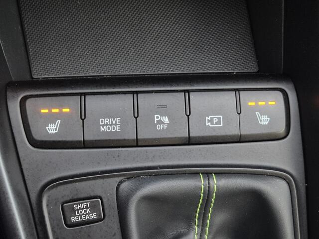 Hyundai I 20 1.0 T-GDI Comfort Smart Automaat / Fabrieksgarantie tot 04-2026 / Dealer onderhouden / Stuur en Stoel verwarming/ Cruise control / Trekgewicht 1110 kg / Achteruitrijcamera / Apple Carplay Android Auto / Bose Audio Systeem /