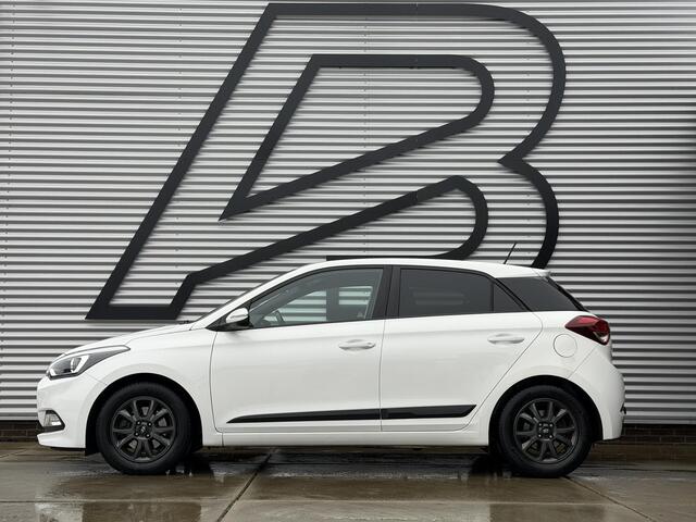 Hyundai I 20 1.0 T-GDI Black Edition Navi,Camera,Airco,Cruise,PDC,Trekhaak,LM Velgen,N.A.P,101pk,Volledig Dealer Onderhouden,APK tot 01-2027