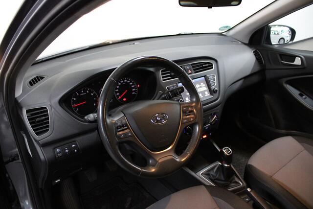 Hyundai I 20 1.2 HP i-Motion Premium Stoel + stuur verwarming / Trekhaak / Achteruitrijcamera /