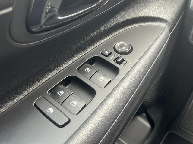 Hyundai I 20 5DRS. 1.0 T-GDI 100pk Premium | TREKHAAK | APPLE CARPLAY / ANDRIOD AUTO | NAVI | STOEL- & STUURVERWARMING | CRUISE CONTROL | DODENHOEK SENSOR |