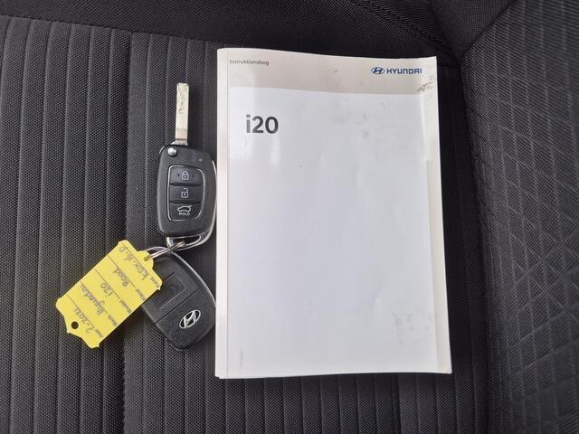 Hyundai I 20 1.0 T-GDI Comfort Smart / Trekhaak afneembaar / Achteruitrijcamera / Stuur- & Stoel verwarming / Navigatie via Apple Carplay of Android Auto / Parkeersensoren achter / Climate control / Cruise control /