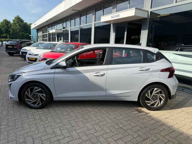 Hyundai I 20 1.2 MPI COMFORT 100PK NAVI LMV AIRCO PDC-CAMERA