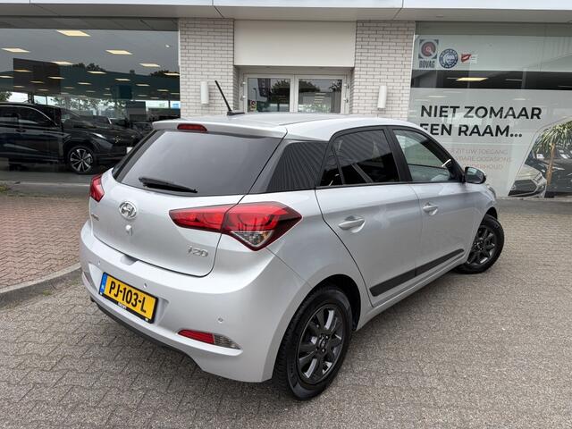 Hyundai I 20 1.0 T-GDI Black Edition | Sensoren achter | Cruise control | Nav