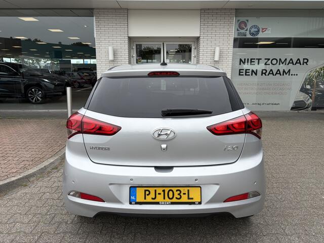 Hyundai I 20 1.0 T-GDI Black Edition | Sensoren achter | Cruise control | Nav