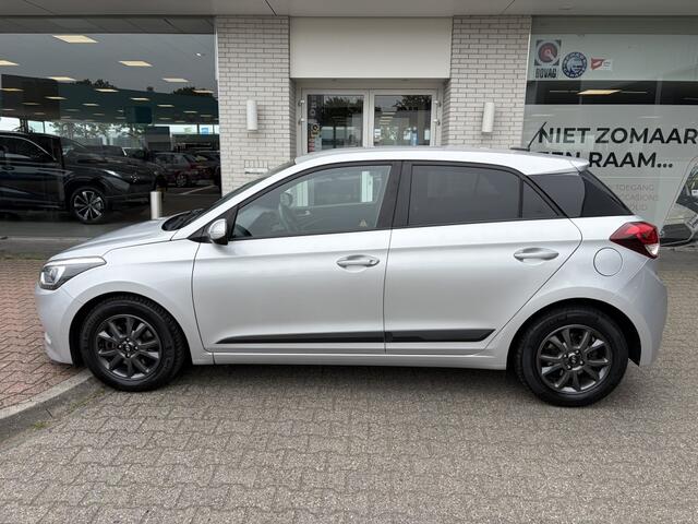 Hyundai I 20 1.0 T-GDI Black Edition | Sensoren achter | Cruise control | Nav