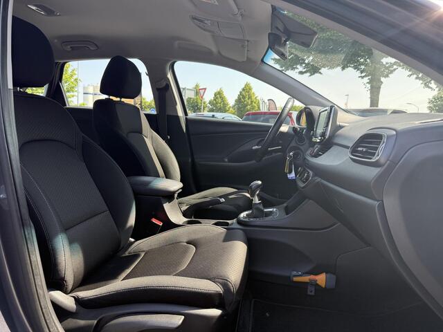 Hyundai I 30 1.0 T-GDI Comfort 2e Eigenaar,Camera,Navi,Dealer Onderhouden,120pk,Clima,Cruise,Pdc,Lm Velgen,Nieuwe Apk bij Aflevering