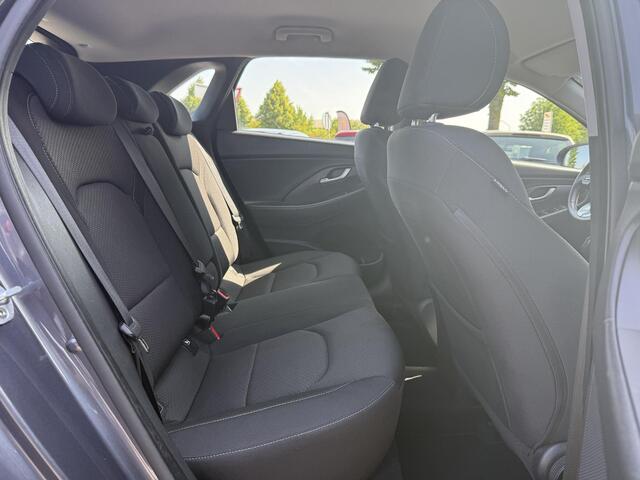 Hyundai I 30 1.0 T-GDI Comfort 2e Eigenaar,Camera,Navi,Dealer Onderhouden,120pk,Clima,Cruise,Pdc,Lm Velgen,Nieuwe Apk bij Aflevering