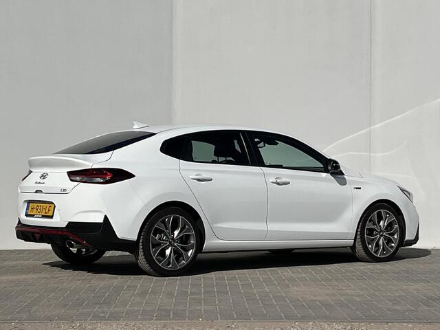 Hyundai I 30 Fastback 1.4 T-GDI 140PK N Line / Navigatie / Keyless / Achteruitrijcamera / Climate control / Cruise control / Draadloze telefoonlader / Fabr. garantie tot 04-04-2025 / 1e eigenaar / N-Line / 1.410kg Trekgewicht