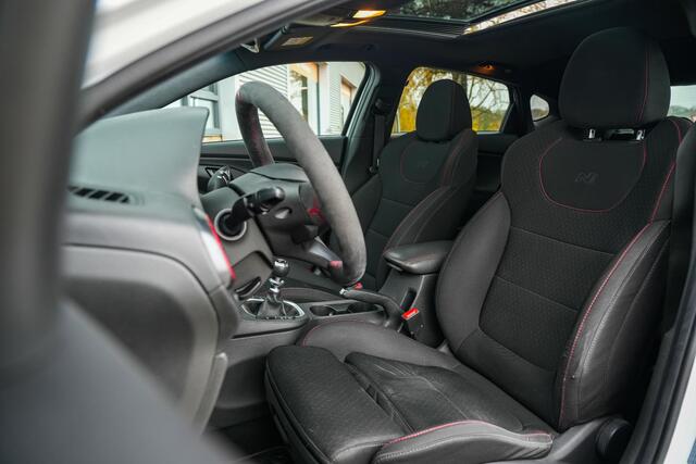 Hyundai I 30 Fastback 2.0 T-GDI N1 Panodak Pops And Bangs Navigatie Camera Stoelverw. Alcantara Keyless Stoel Stuurverw.